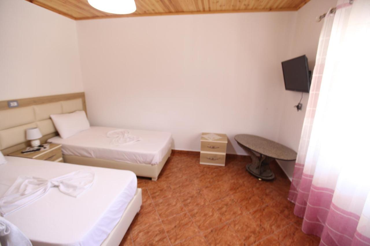 Vila Riza Veliu Piqeras Exterior photo